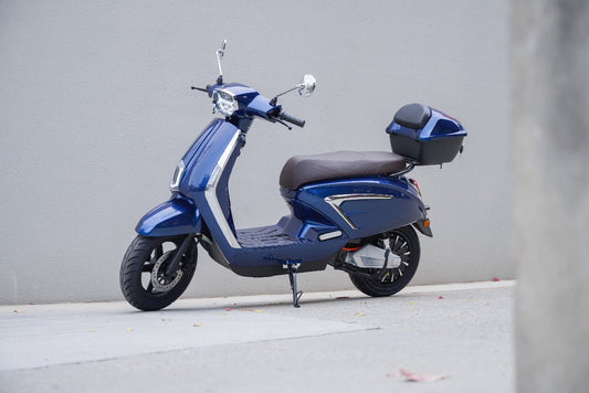 New Hot Selling Good Price Model JS5 3000W 30AH/60AH Electric Scooters V Espa Classical Motorcycle With EEC/COC
